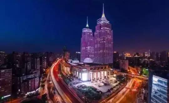 夜上海整个城市灿烂,如今的夜晚