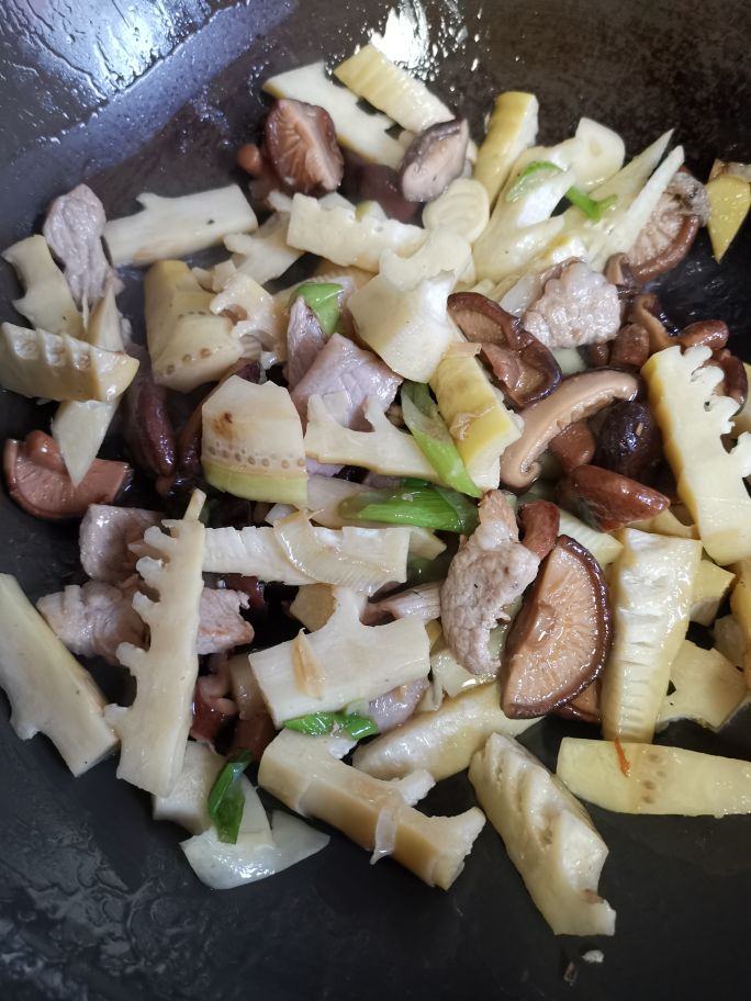 新鲜竹笋的家常做法简单又好吃,鲜竹笋怎么做好吃又简单家常做法