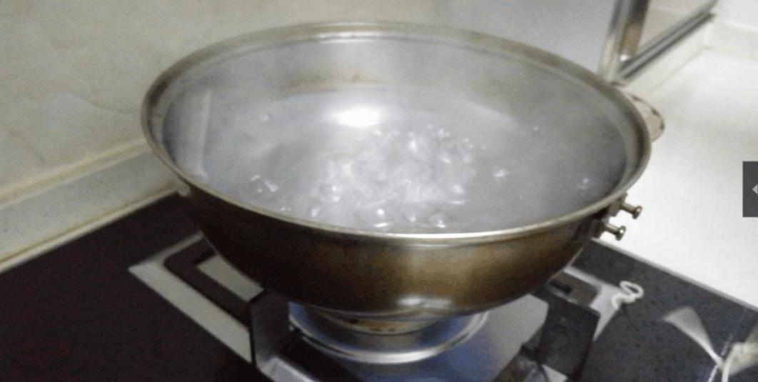 酱油炒面粘锅,炒粉炒面一放酱油就粘锅