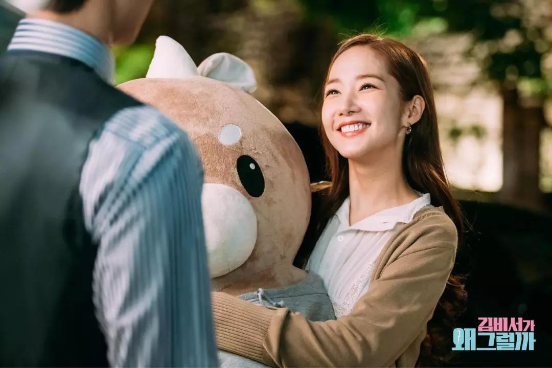 金秘书ol穿衣搭配,韩剧金秘书为何那样穿搭