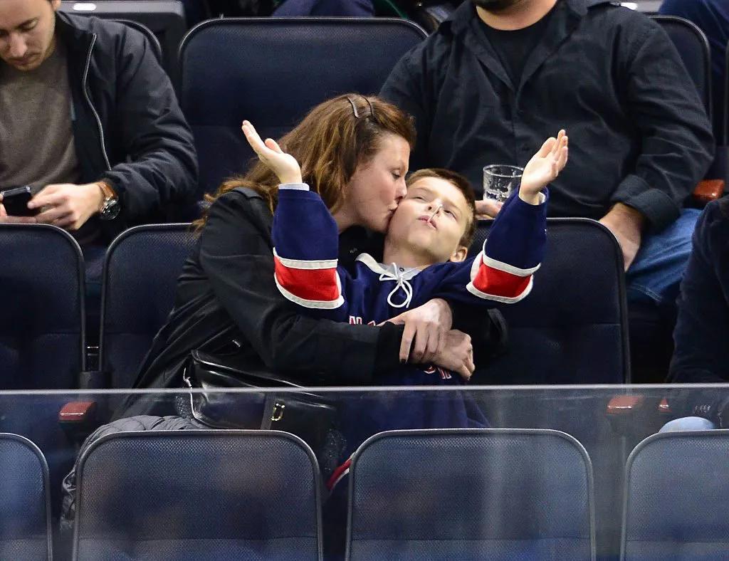 顶流女明星整容,顶流女星整容后回国复仇全集