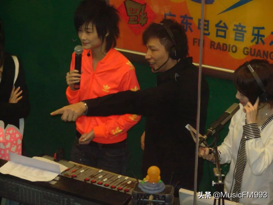 流行前线总店直播,流行前线负一层直播基地