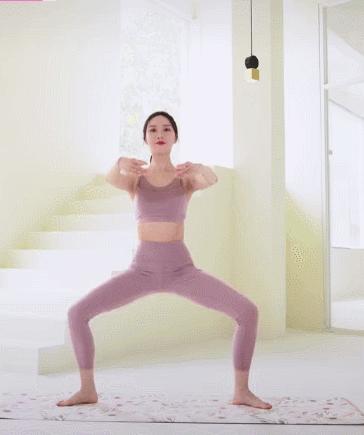 拉直腿最有效的方法,改善x型腿的动作芭蕾蹲