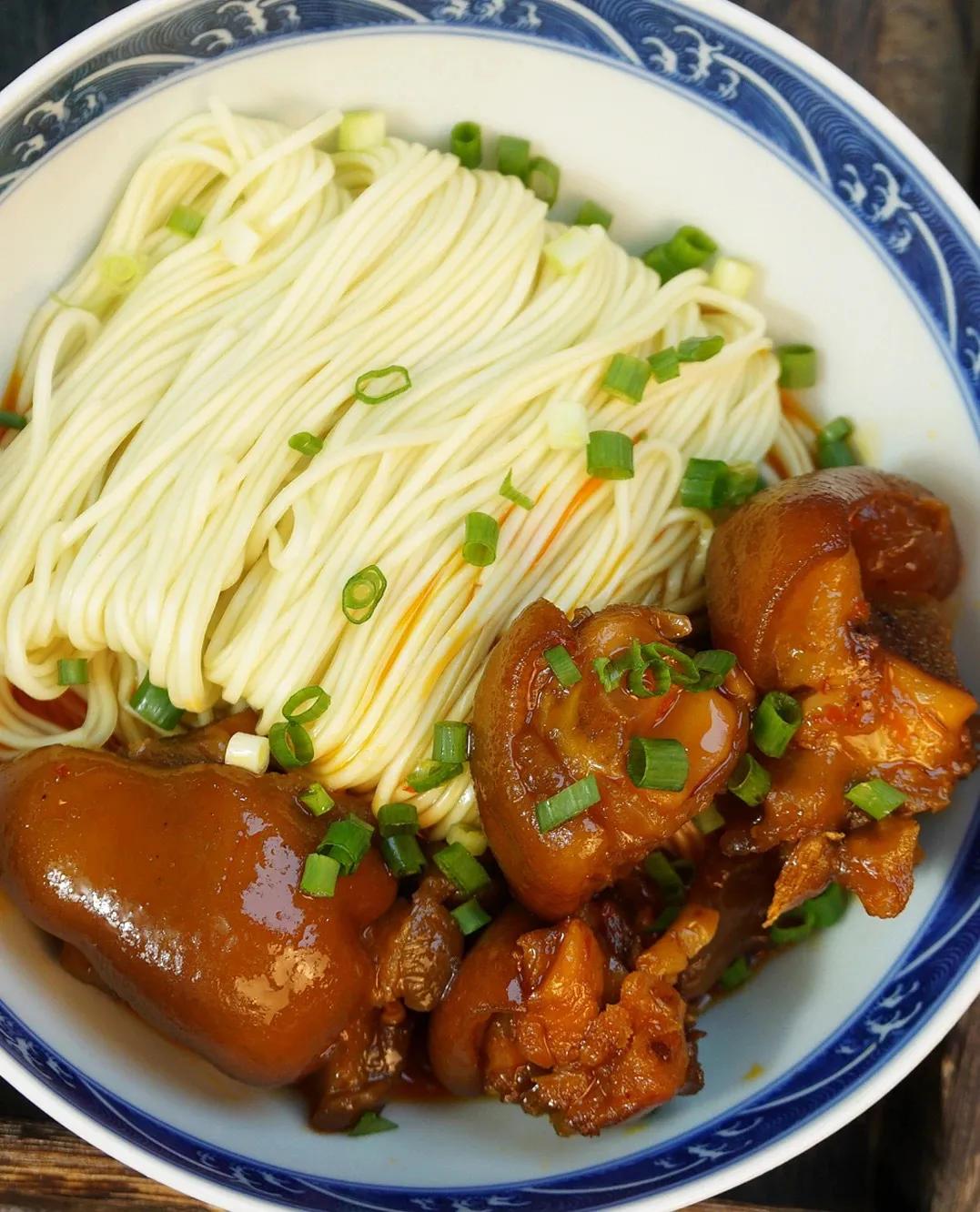 正宗嗦粉教程,怎么一元点螺蛳粉外卖