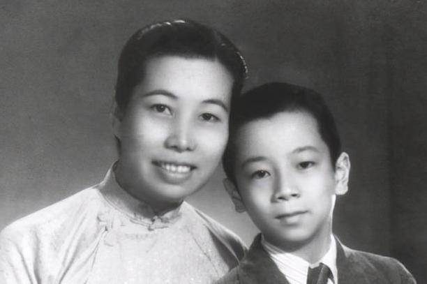 董卿唱哭了所有人,董卿都被说哭了