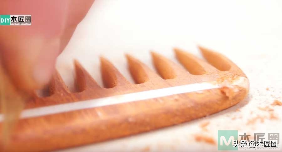 木工爱好者制作的产品,手工木梳diy工具