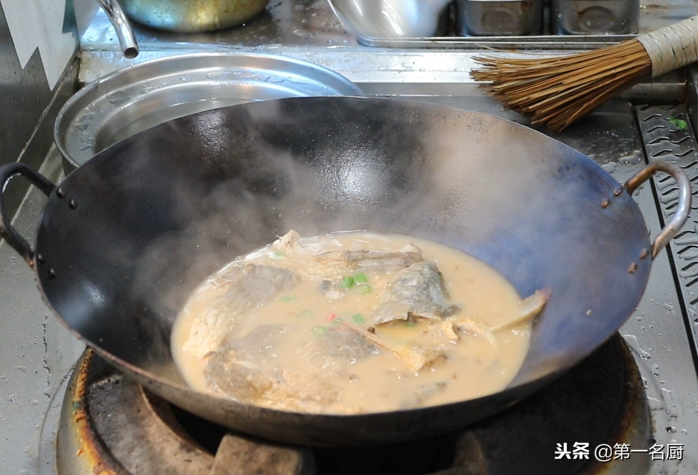 煎鲤鱼不粘锅不破皮的正确做法,煎焖鲤鱼的做法视频