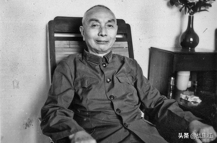 两个间谍互相对话,两个地下党相互说对方是卧底