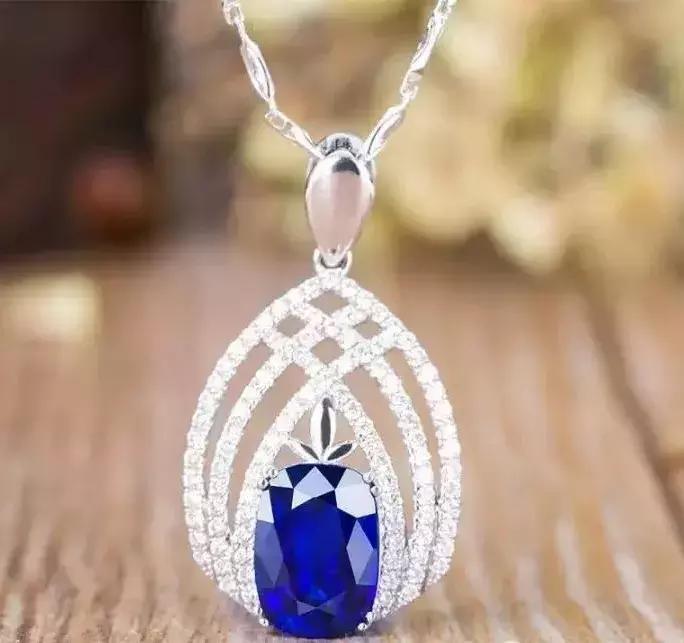 女性适合收藏什么珠宝,女性必备的10件珠宝