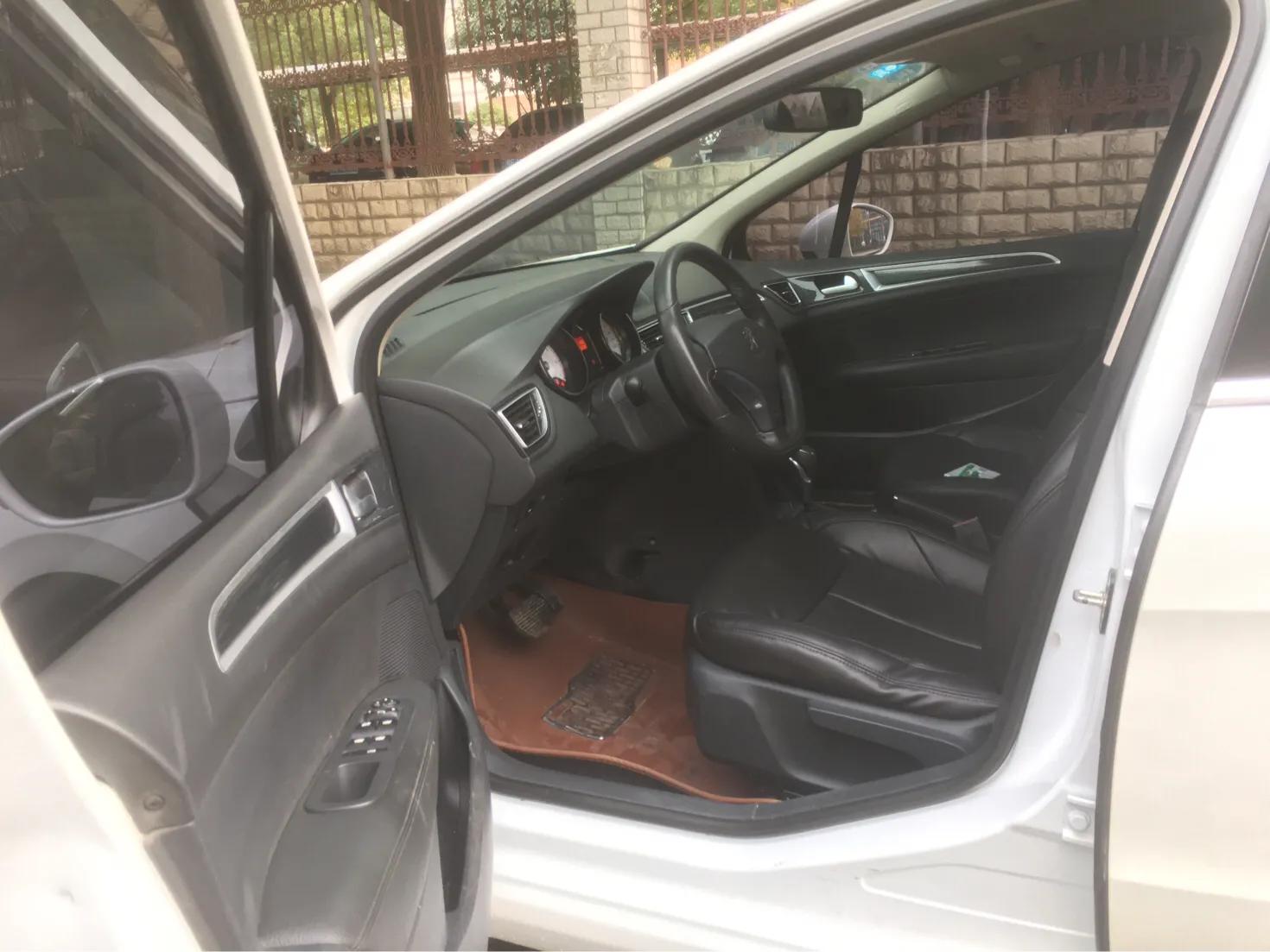 标致308排量1.6l油耗实际多少,2015年底买的标致308能卖多少钱