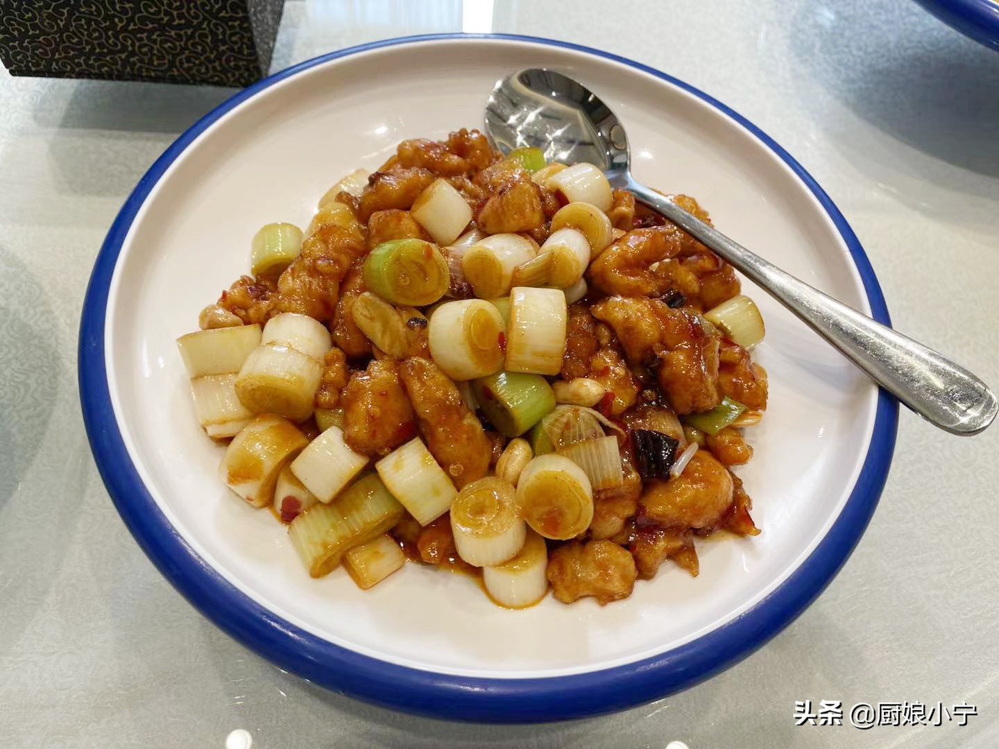 龙抬头，两个侄子过生日，1桌饭菜花880，弟妹不高兴了