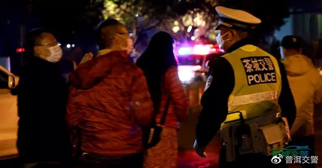 战疫保卫者撑起坚强屏障,战地志愿者共筑红色守护墙