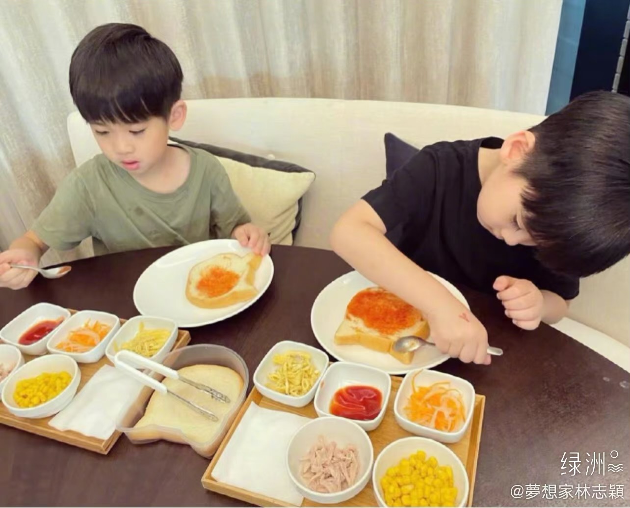 林志颖11岁儿子kimi罕露面,林志颖双胞胎儿子谁和kimi哥哥像
