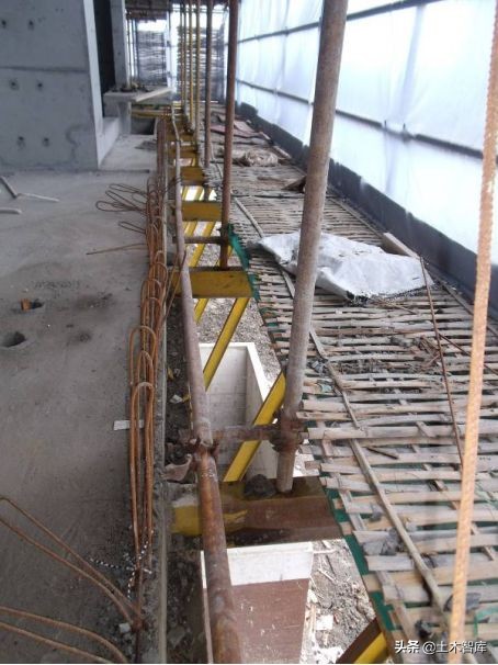 土建安装装饰工序穿插,土建同步穿插施工视频