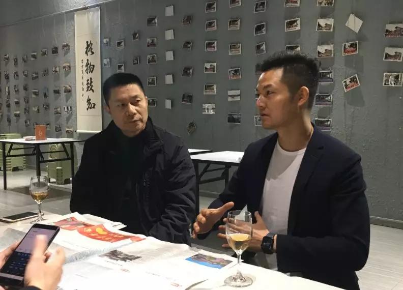 登山巅顺成和庄园，观云揽月望江水