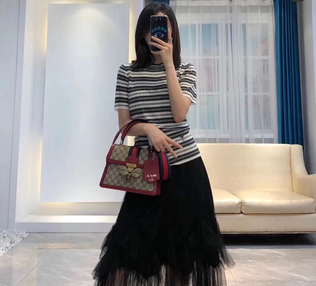 第一次入手奢侈品包包lv,第一次买奢侈品包包哪个牌子适合