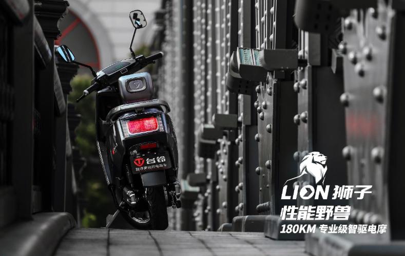 超酷炫！180KM的性能野兽LION来了，网友：这样的电动车才实用