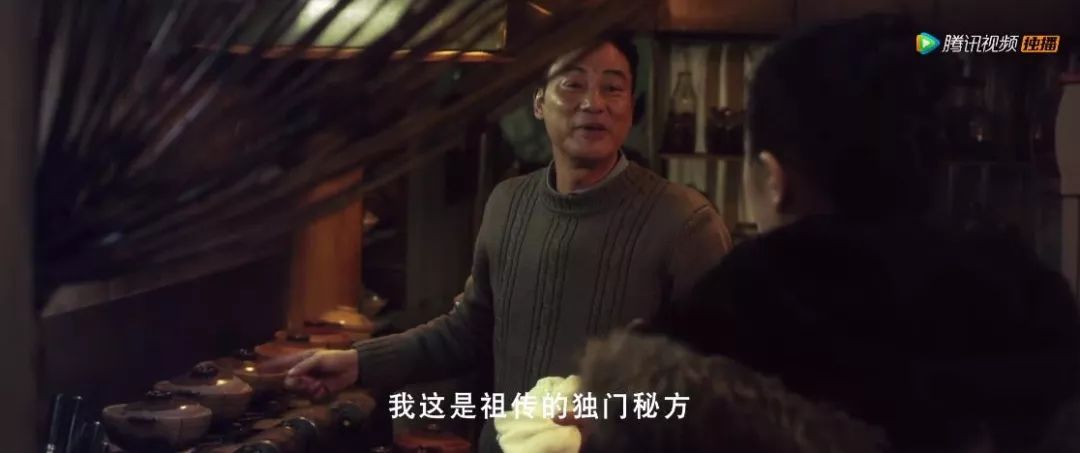 他是香港最低调的影帝,梳起飞机头他又是令人闻风丧胆的江湖大佬