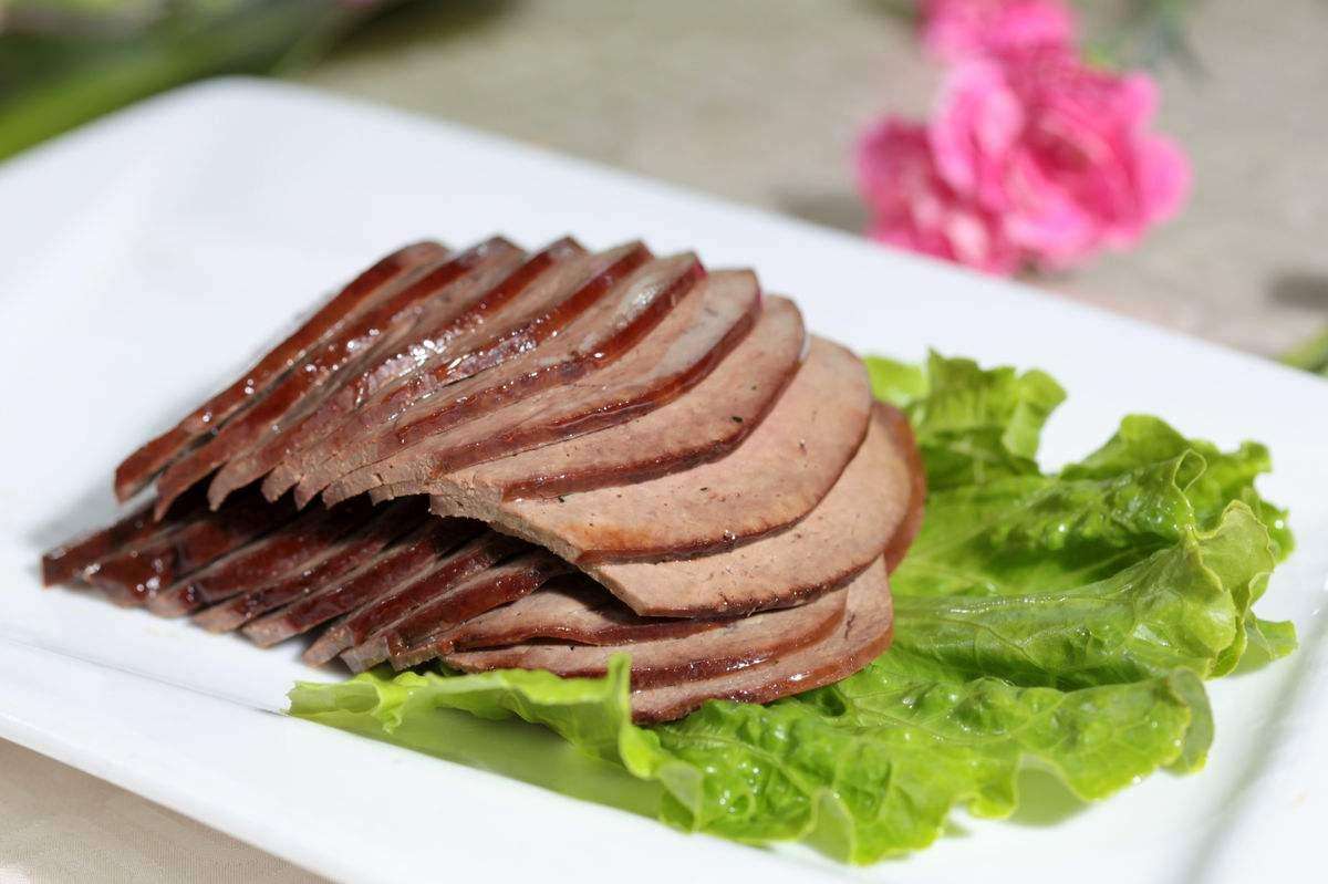 巴哥犬适合喂食什么食物,巴哥犬喂食不当拉稀吃什么药