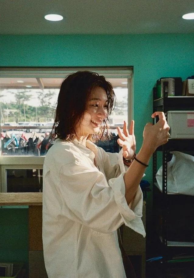 这个被嘲矮的超模火了！一脸硬伤，为啥还被Dior、Prada抢着宠？