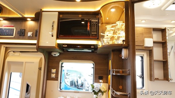 亚特最新款左右双拓展房车视频,大空间双拓展亚特尊尚型房车