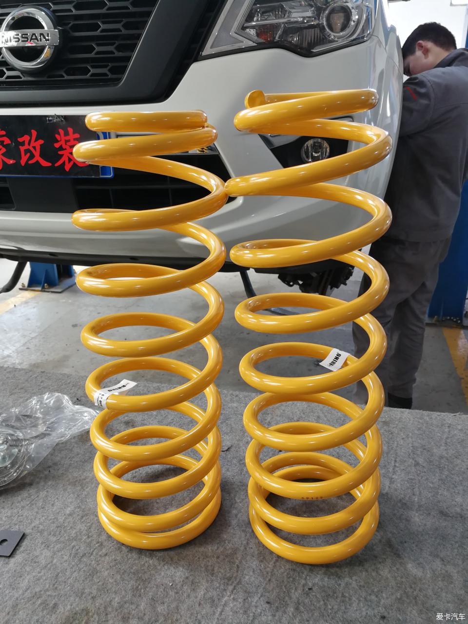 途达2021款2.5t柴油版越野视频,2021款途达四驱七座越野视频