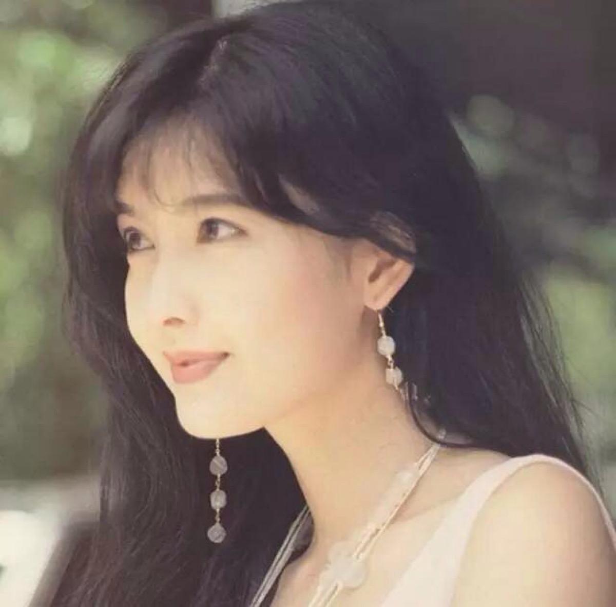 我们都被她的盛世美颜所骗！原来她的人生比宫斗剧还跌宕起伏……