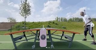 贝克汉姆和儿子秀球技,贝克汉姆跟孩子一起踢球