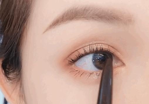 睫毛根部比较硬怎么画眼线,保姆级教程睫毛