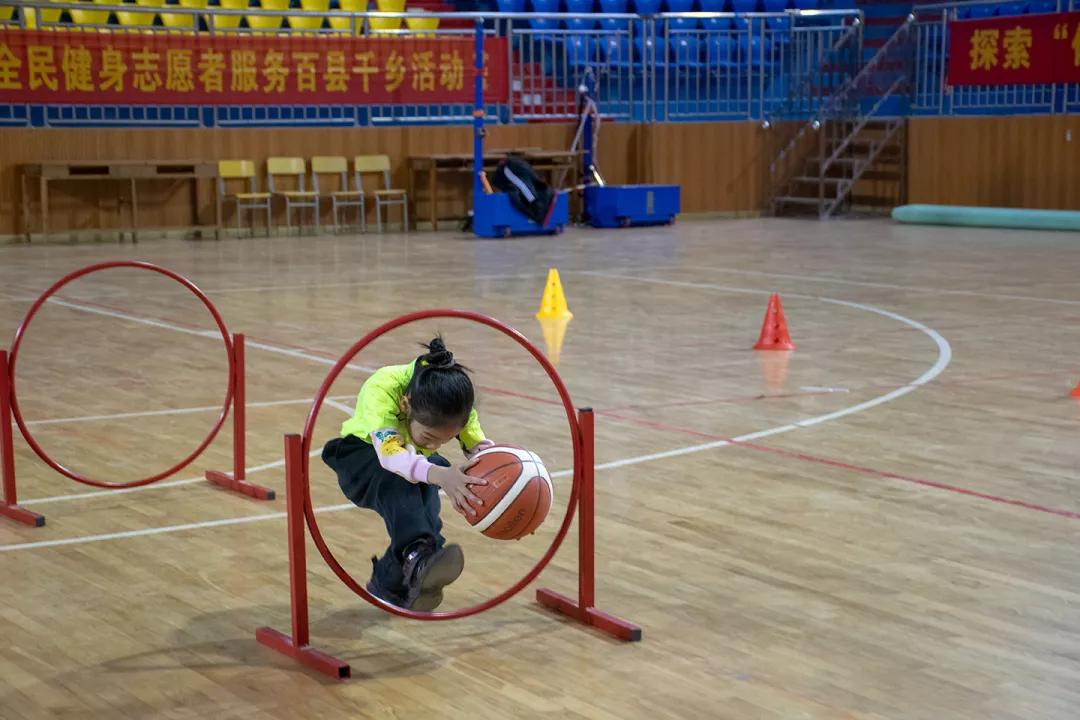 大手拉小手心连心公益活动,大手牵小手传递爱共成长公益活动