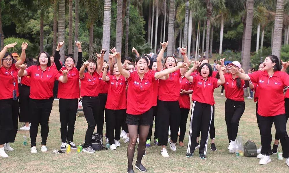 巨邦清明献花丨人间四月无心芳菲，上山看总设计师改革大步豪迈