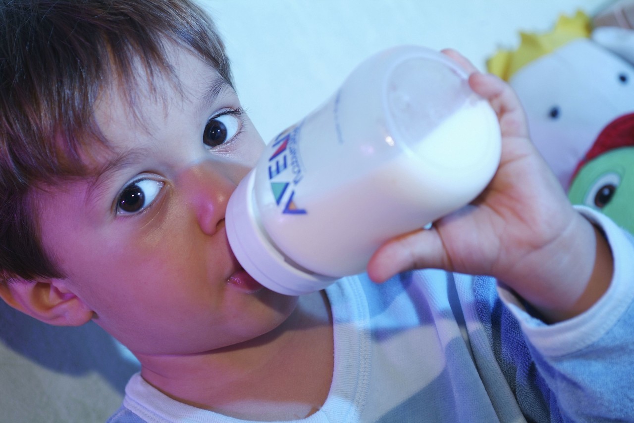 3岁多宝宝晚上尿不湿老是漏尿,3岁宝宝睡觉不知道有尿