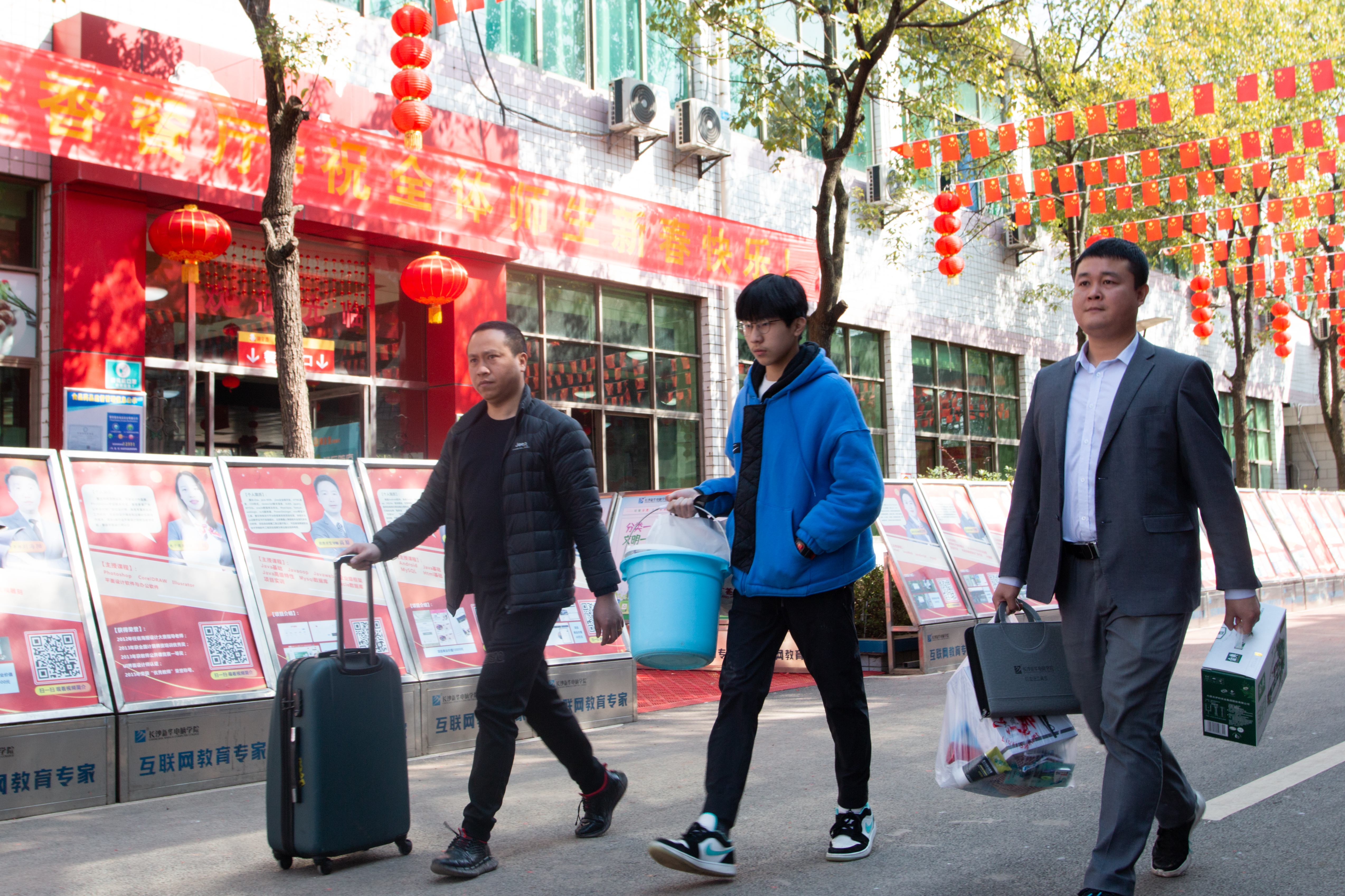 初三考不上高中怎么办要不要中考,孩子参加中考考不上高中怎么弄啊