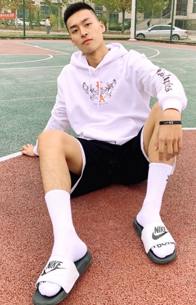 小心，一波白袜帅哥正性感来袭