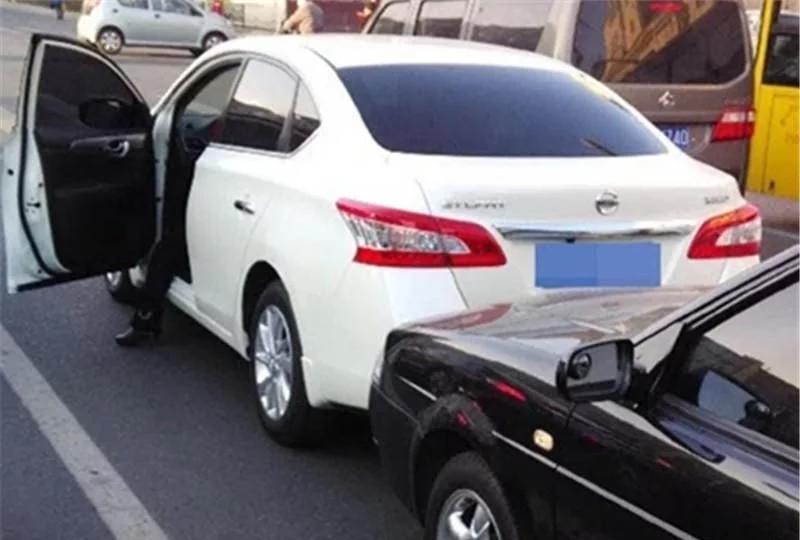 前车溜车要摁喇叭吗,前车溜车有必要报警吗