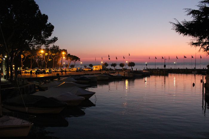 与意大利商人讨价旅游购物欧洲与亚洲国家不同的经营价值观