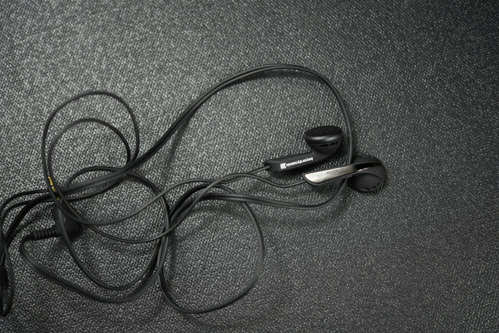 200元内音质最好的平头塞,200左右的头戴式耳机性价比推荐