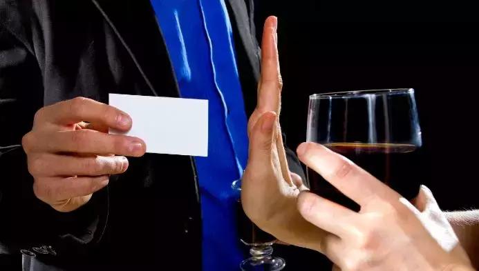 鼓励自杀、引诱吸毒卖淫……揭秘不良PUA情感操控“*宗罪七**”！