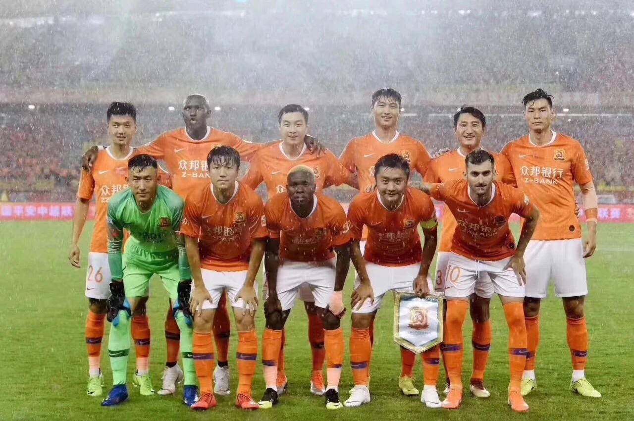 4轮赚9分！这支冠*队军**已升至联赛第9，主帅跑不死精神感染全队