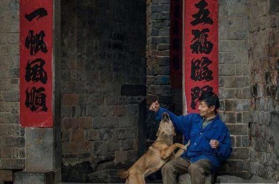 小时候的年夜饭，我们每家每户要吃猪蹄，你们那边的年夜饭呢？