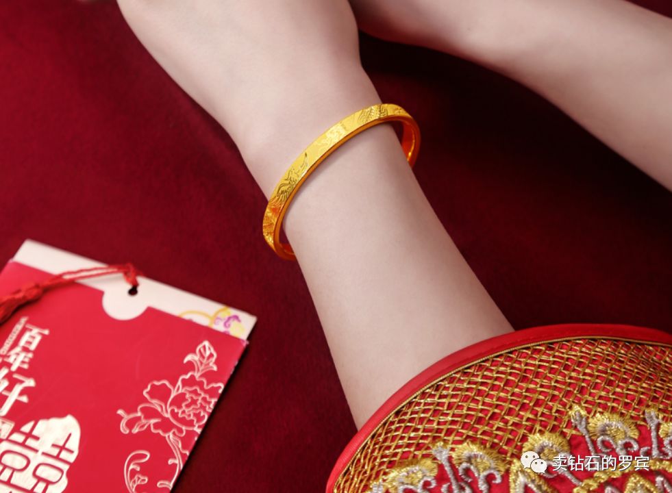 珠宝店连带销售技巧和话术,珠宝销售怎么应对其它品牌的顾客