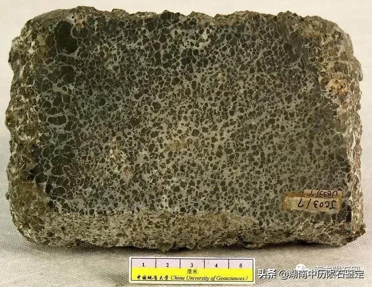 月球陨石与地球矿石的区别,月球陨石和矿石有什么区别