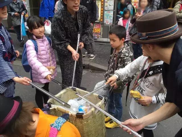 街头捡垃圾的日本武士忍者,日本街头捡垃圾武士