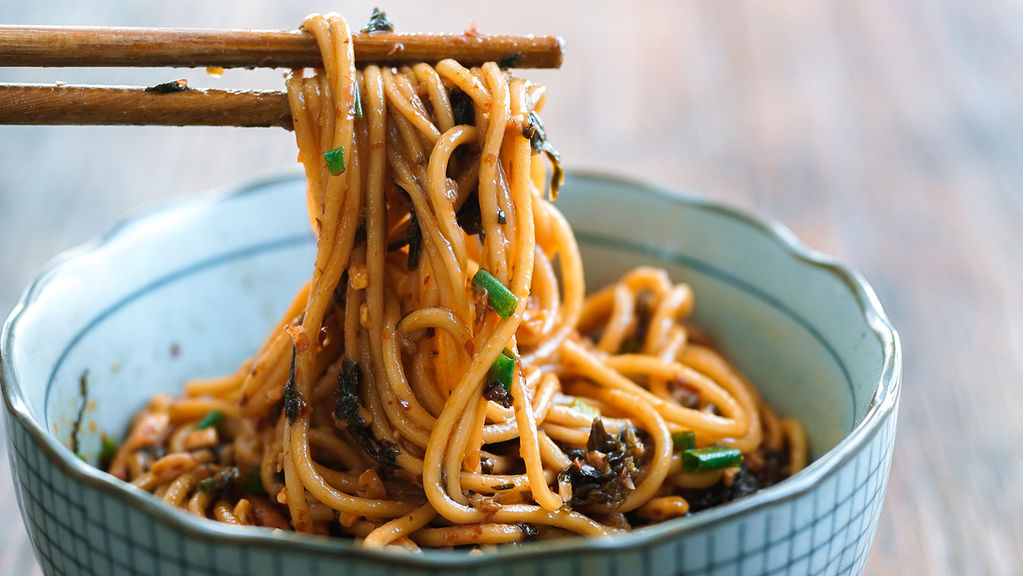 一碗面燃面,一碗燃起来的拌面