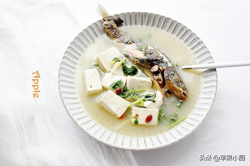 什么鱼炖豆腐好吃又营养,夏天吃什么鱼炖新鲜豆腐好