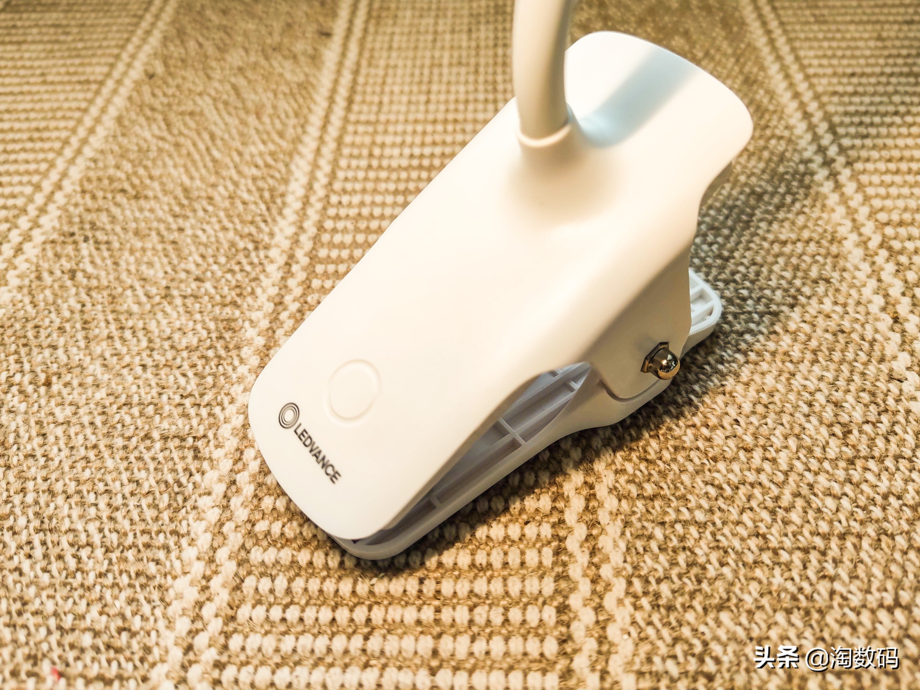 ￥9块9的德国LED充电台灯？105年欧司朗血统能否传承，开箱晒个单