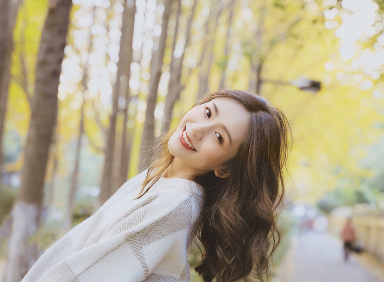 女生拍照pose大全教你拍出好照片,女生拍照摆pose的10个技巧