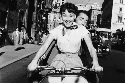 省买衣服钱了！18种丝巾系法，让你美翻整个春天！