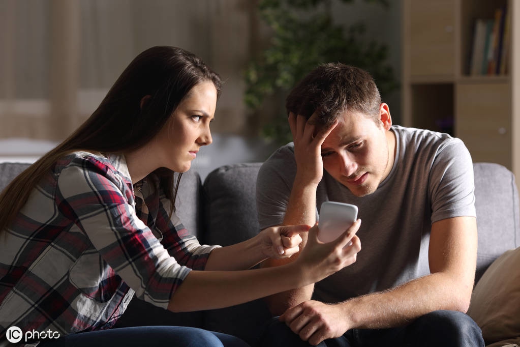 女人疑心病太重是因为太爱了吗,为什么女人会疑心