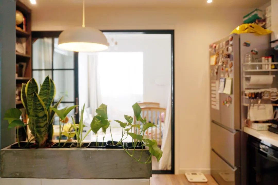 44㎡住三代人，采光差、厨房小都被解决，她家的空间榨干术太绝